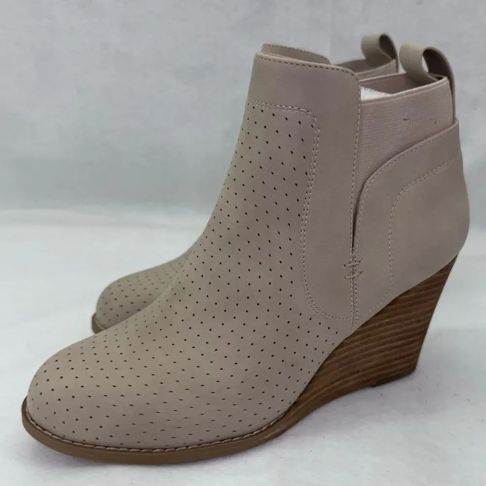 NWT DV by Dolce Vita Gerdy Bootie Beige size 10 Ankle Boot Wedges Stitch Fix